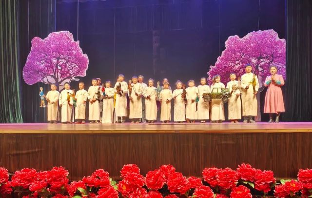 五莲“非遗之花”王熙创作的皮影舞台剧《焦桐花开》在京首演