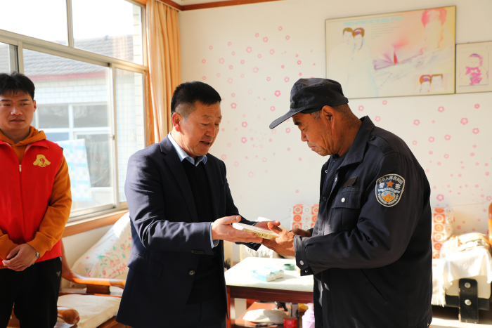 山东潍坊：弘扬雷锋精神  传递文明新风