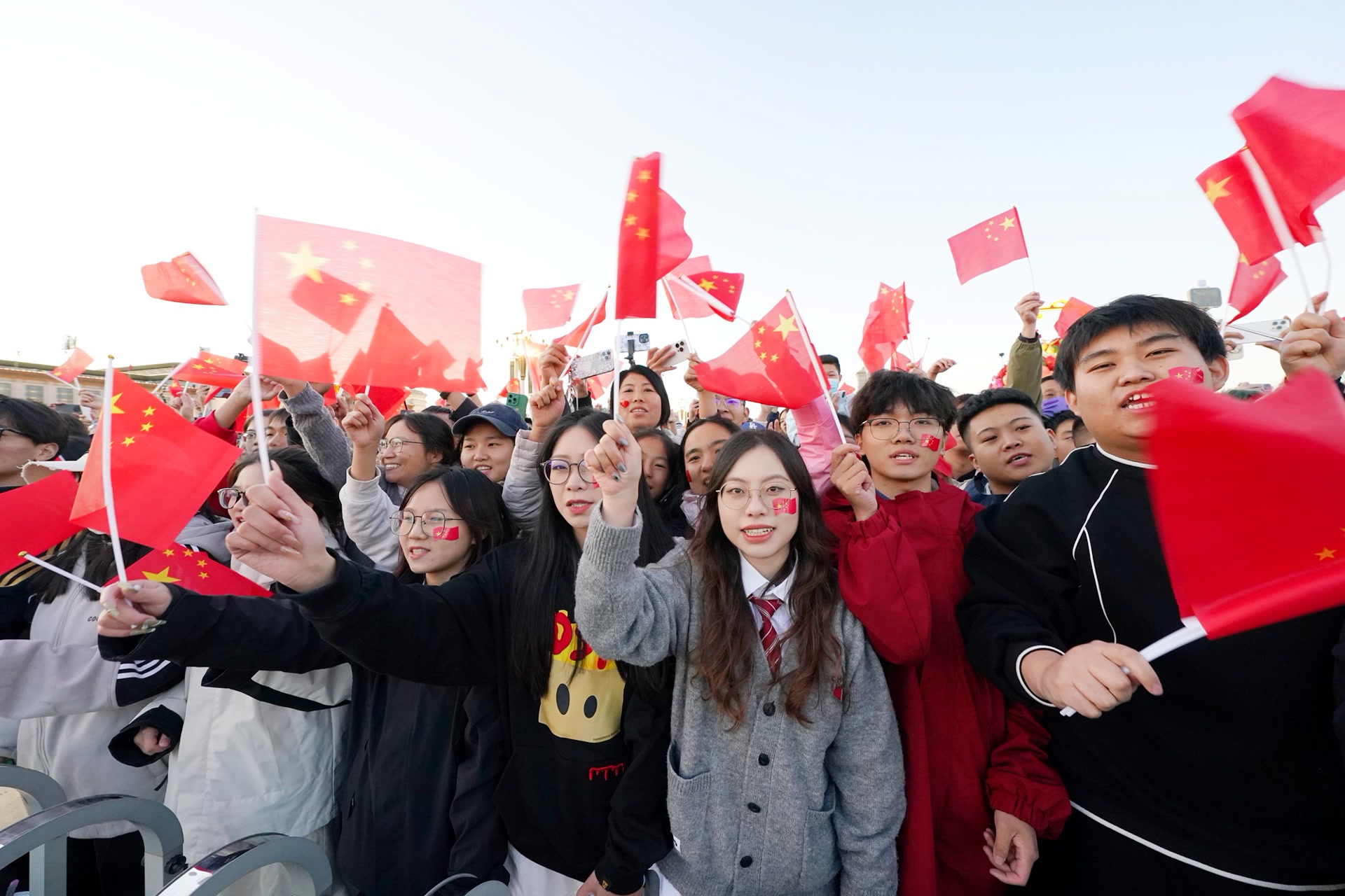 12.3万人现场守候升旗仪式！天安门广场随采：看升旗的理由