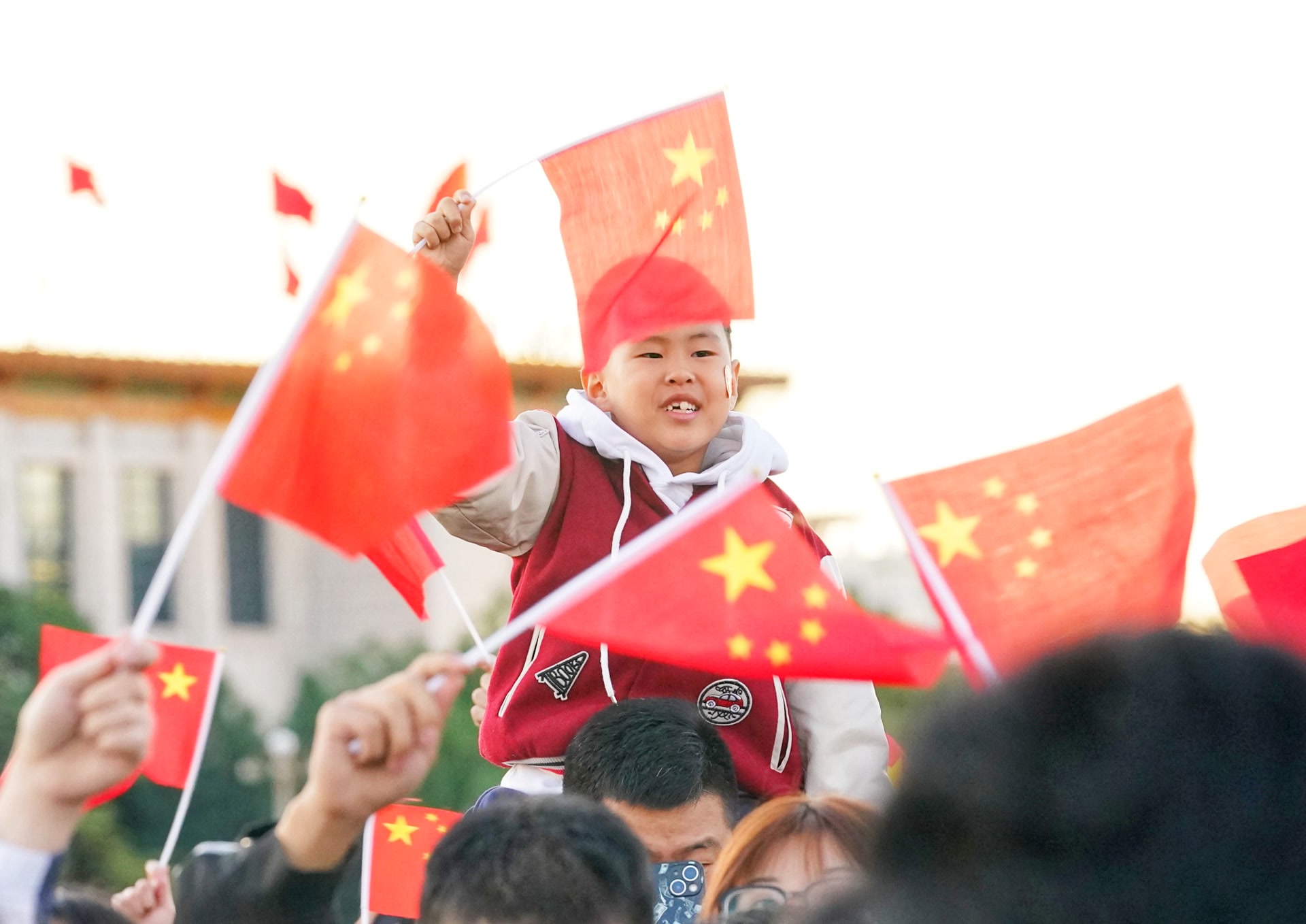 12.3万人现场守候升旗仪式！天安门广场随采：看升旗的理由