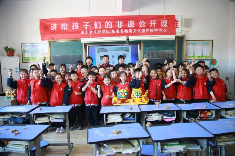 枣庄山城街道非遗传承人进校园，传统文化焕发新活力