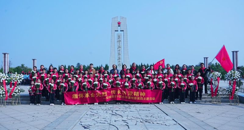 山东临沂：苍松翠柏映忠魂 绿水青山慰英灵