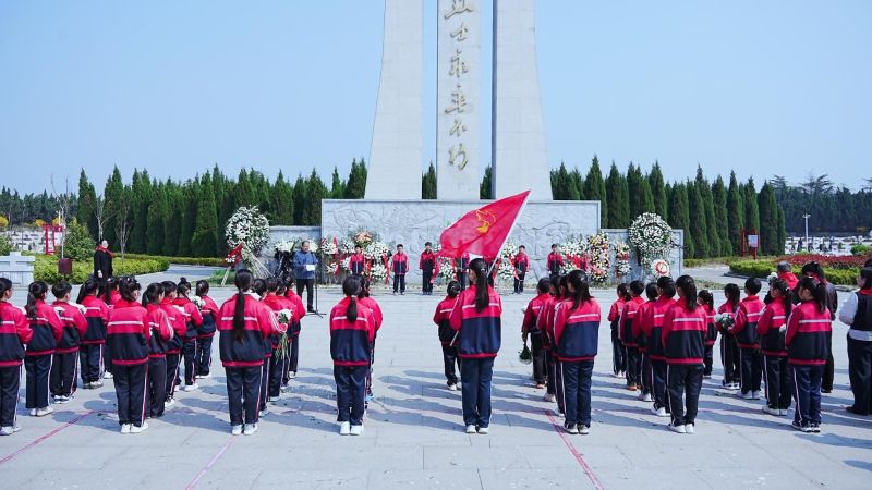 山东临沂：苍松翠柏映忠魂 绿水青山慰英灵